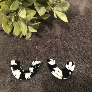 Black, and white with gold inflections earring